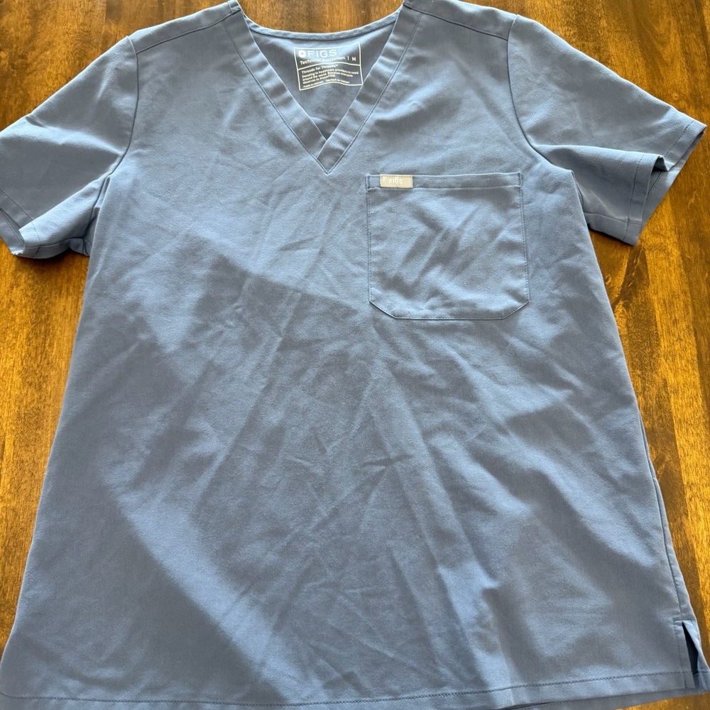 Women’s Figs scrub top medium Catarina one pocket gray